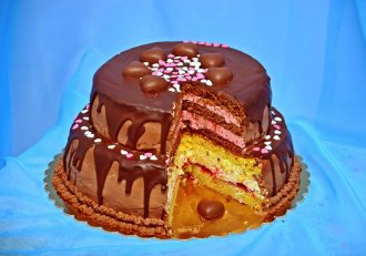 Tort cu zmeură,ciocolată şi şampanie