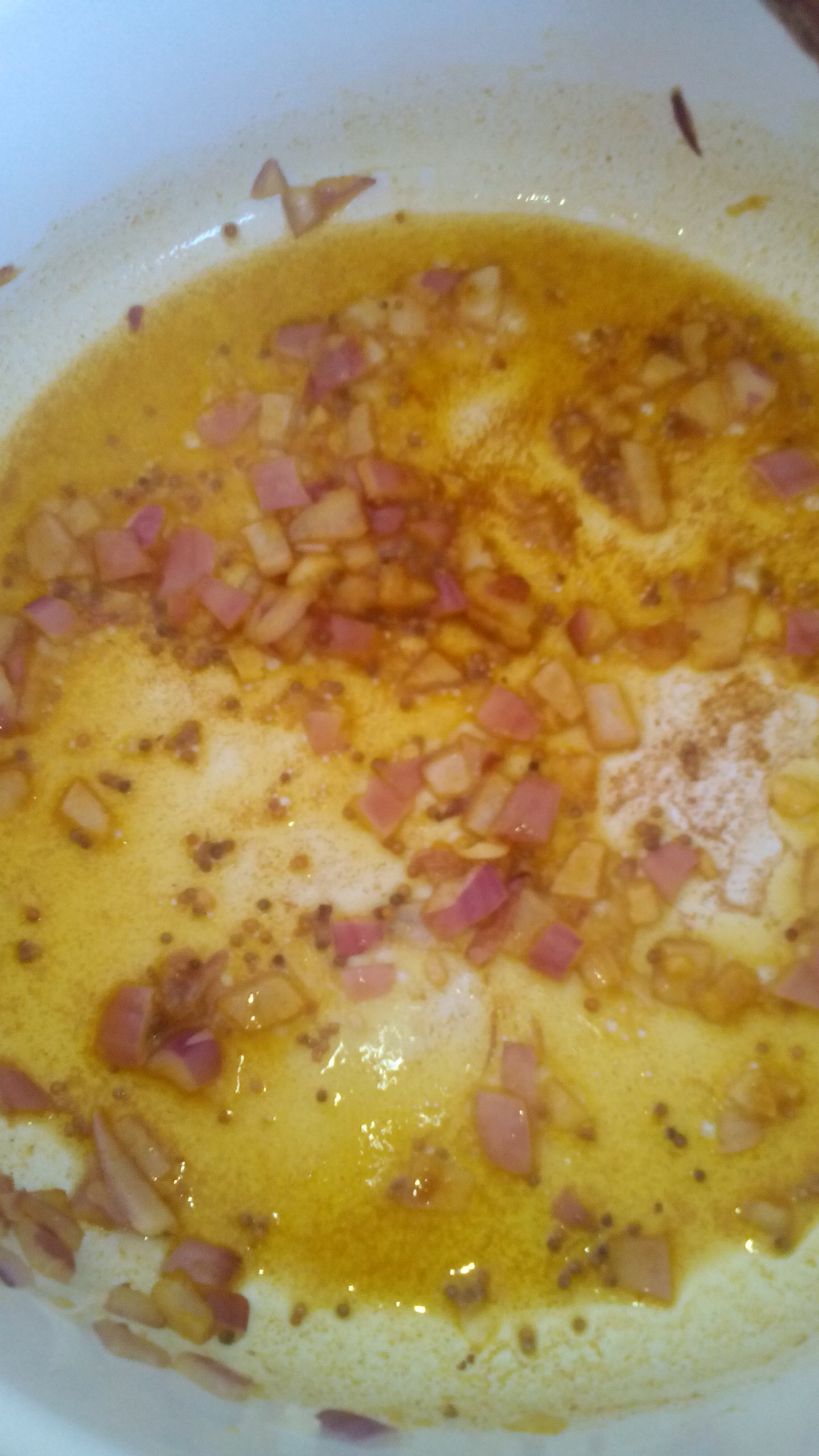 Curry de cartofi cu oua ochiuri