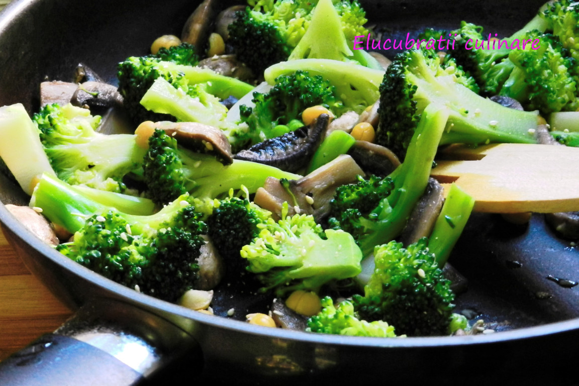 Salată de broccoli cu ciuperci