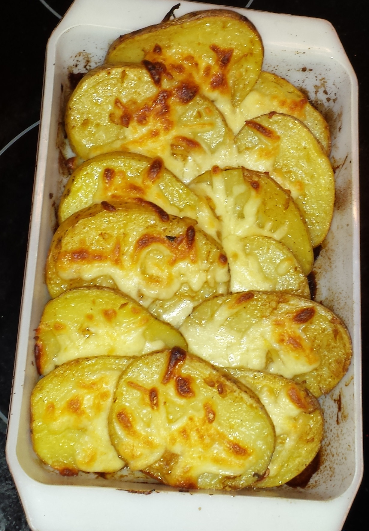 Cartofi rondele cu mozzarella si copanele de pui la cuptor