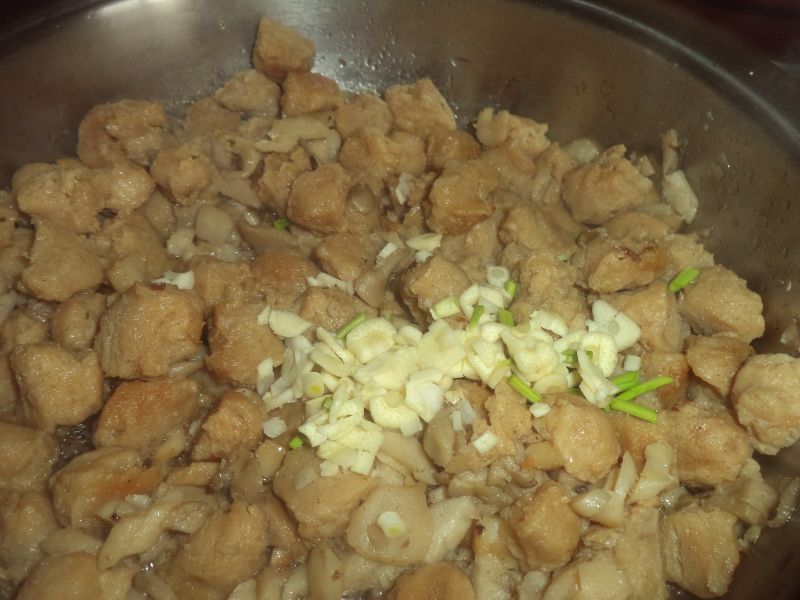 Pilaf de orez cu soia si ciuperci la tigaie