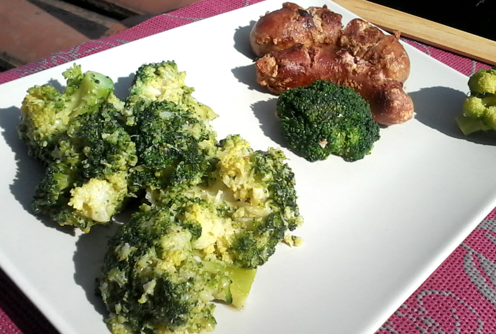 Broccoli cu carnati proaspeti de porc