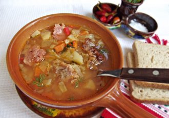 Ciorba de varza cu oase de porc afumate