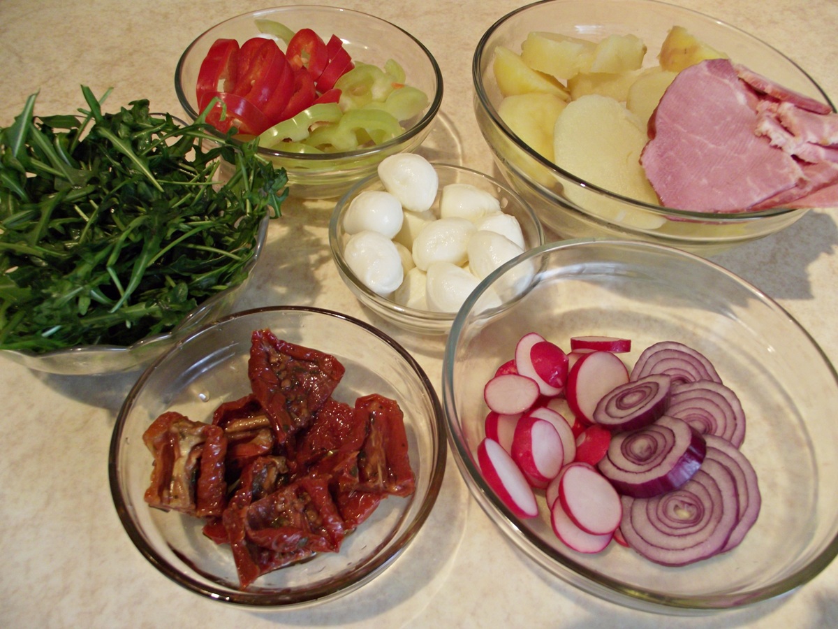 Salata asortata, cu rucola si rosii deshidratate