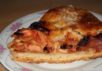 Placinta cu mere si dulceata de visine- de post