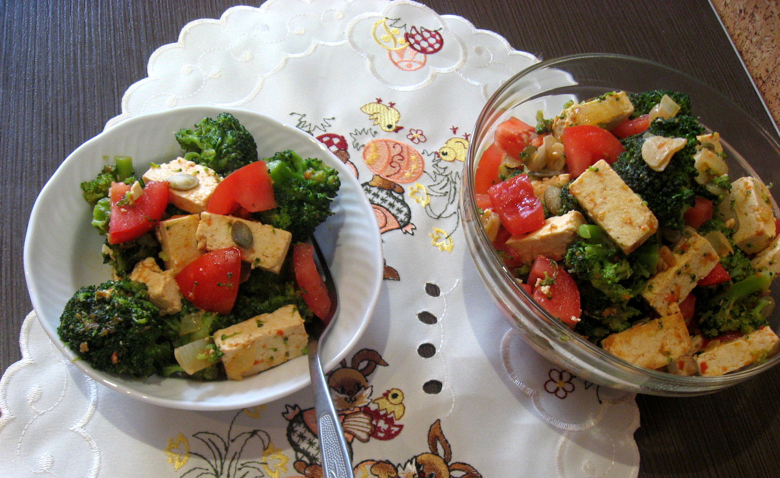 Salata de broccoli cu tofu