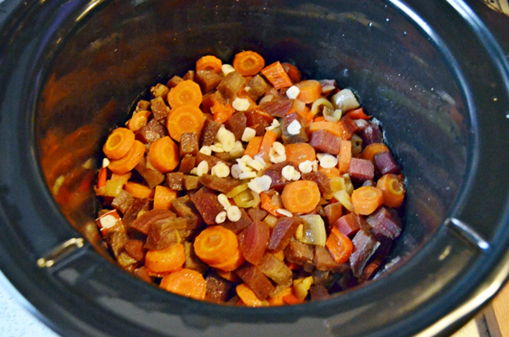 Mancare de sfecla cu legume la slow cooker Crock-Pot