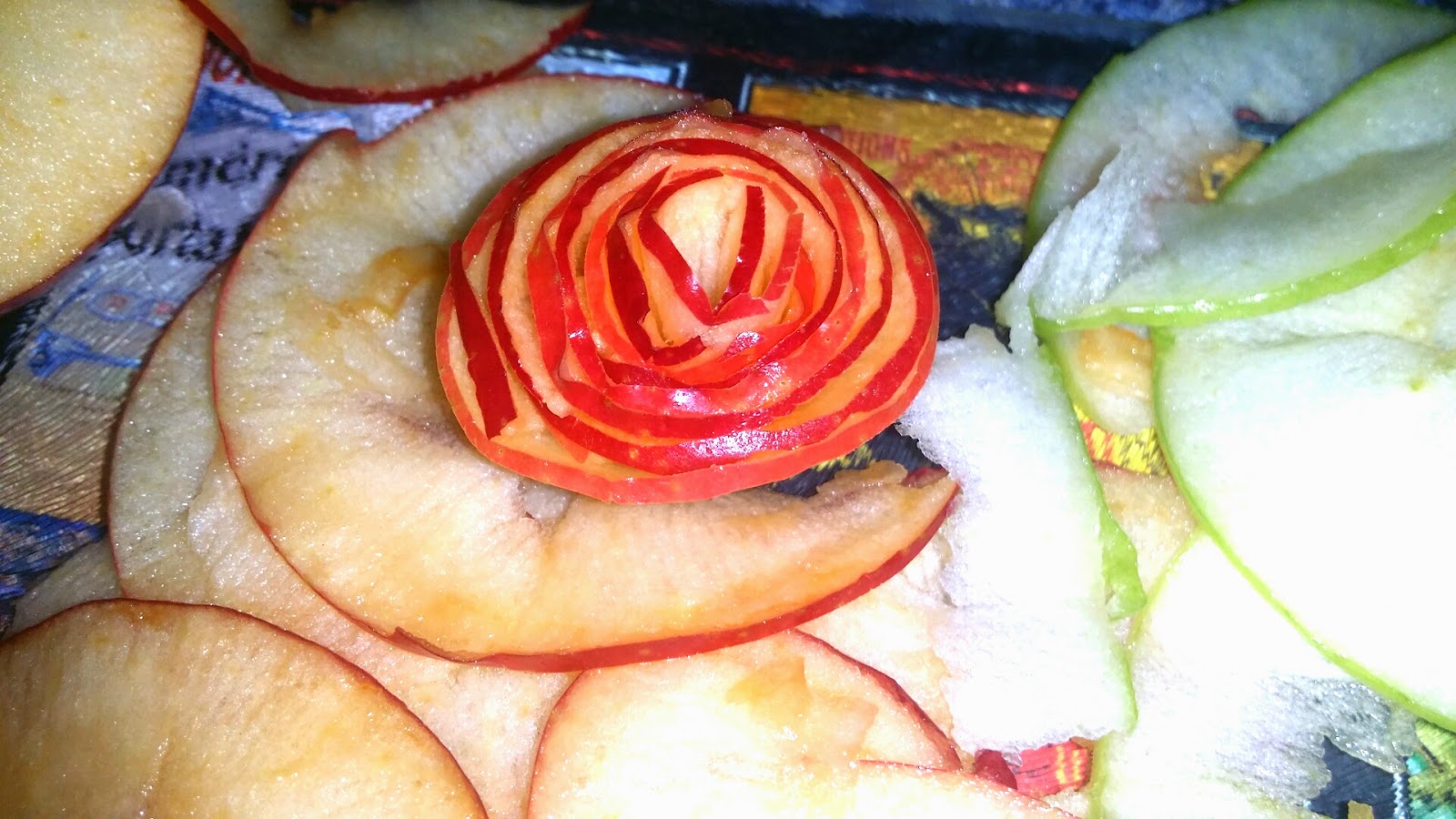 Tarta cu mere buchet de trandafiri