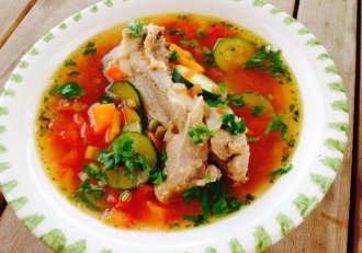 Ciorba din pulpa de curcan cu legume