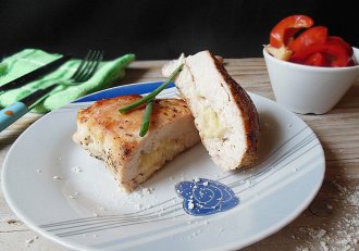 Piept de pui la grill cu branzeturi