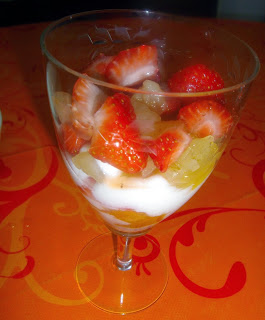 Salata de fructe cu iaurt