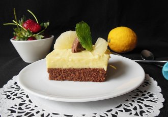 Prajitura cu crema de lamaie si bucati de ananas
