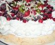Tort Pavlova cu fructe de padure si capsuni-0