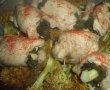 Rulouri de pui cu spanac si sparanghel pe pat de broccoli-6