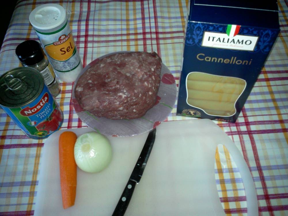 Cannelloni alla Bolognese cu sos Bechamel