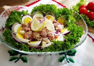 Salata de ton cu oua fierte
