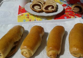 Mini cozonaci cu dulceata de nuci verzi si scortisoara