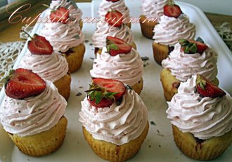 Cupcakes cu capsuni