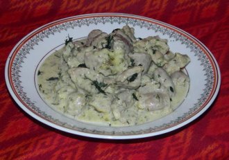 Reteta economica si delicioasa de Inimi si pipote de pui in sos de smantana