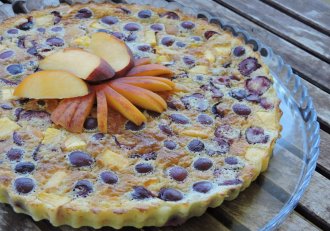 Clafoutis cu cirese si piersici