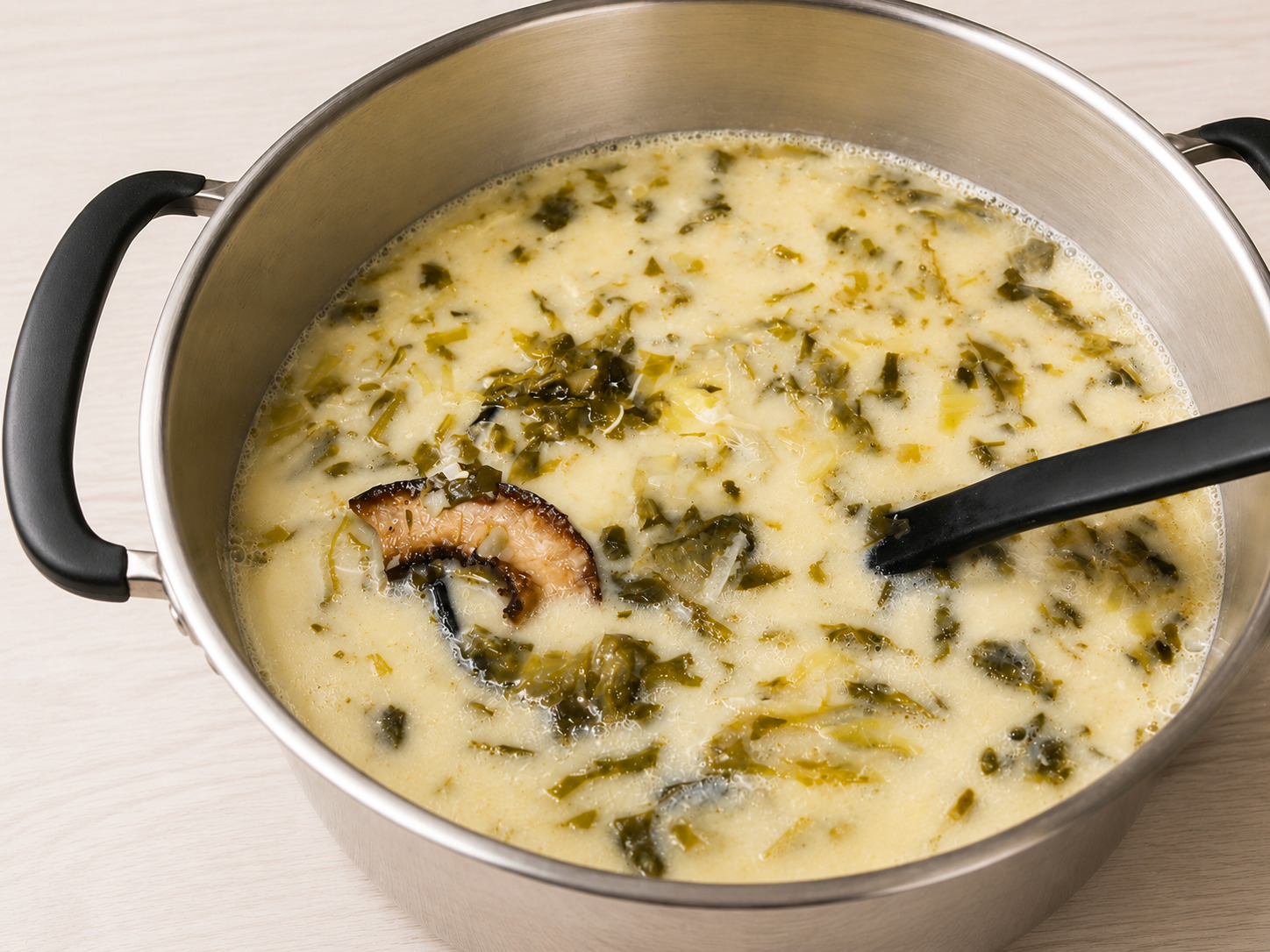 Ciorba de salata cu slanina