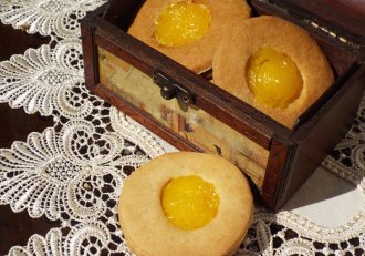 Biscuiti cu miere si lemon curd