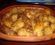 Cartofi noi gratinati cu muschiulet de porc la cuptor in vas roman-5