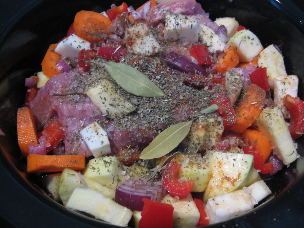 Tocana de legume cu carne de porc la slow cooker Crock-Pot