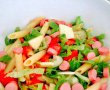 Salata rece de paste cu crenvusti,rosii si mar-6