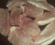 Cartofi noi cu busuioc la cuptor si friptura de porc la tigaie-4
