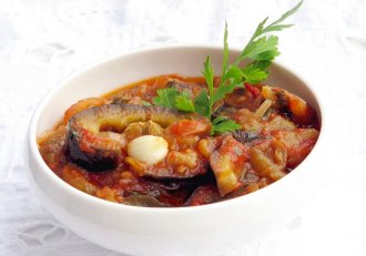 Mancarica de vara cu vinete, ardei copt si rosii