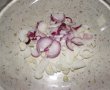 Salată de paste cu legume proaspete, caş şi salam uscat-1