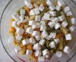 Salată de paste cu legume proaspete, caş şi salam uscat-19