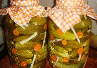 Castraveti murati traditionali