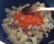 Tocana de cartofi picanta cu pui si rosii-3
