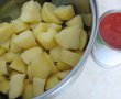 Tocana de cartofi cu ardei copti si costita afumata-5