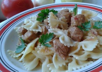 Carne de porc in sos de ceapa