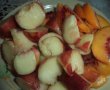 Prajitura pufoasa si aromata cu fructe si seminte-1