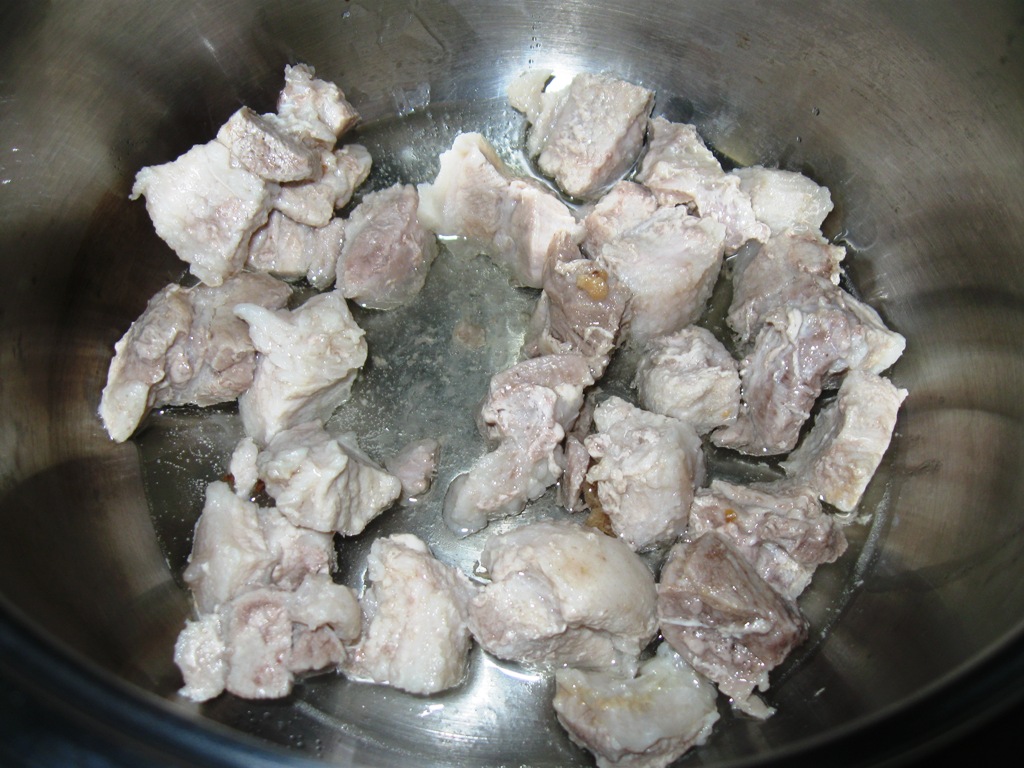 Fasole galbena cu carne de porc