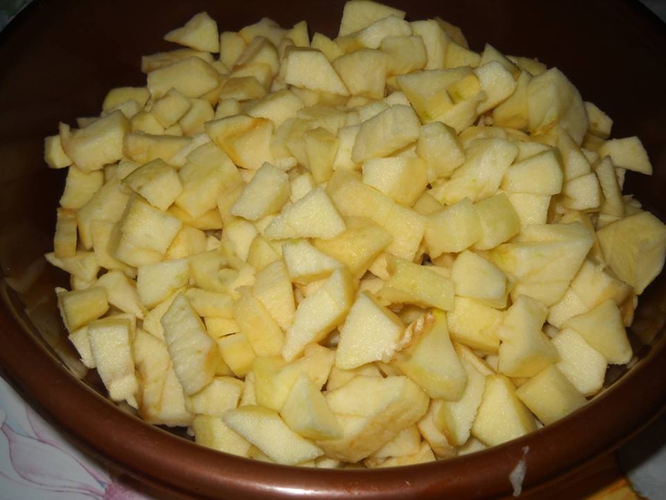 Desert prajitura cu mere, biscuiti si budinca (fara coacere)