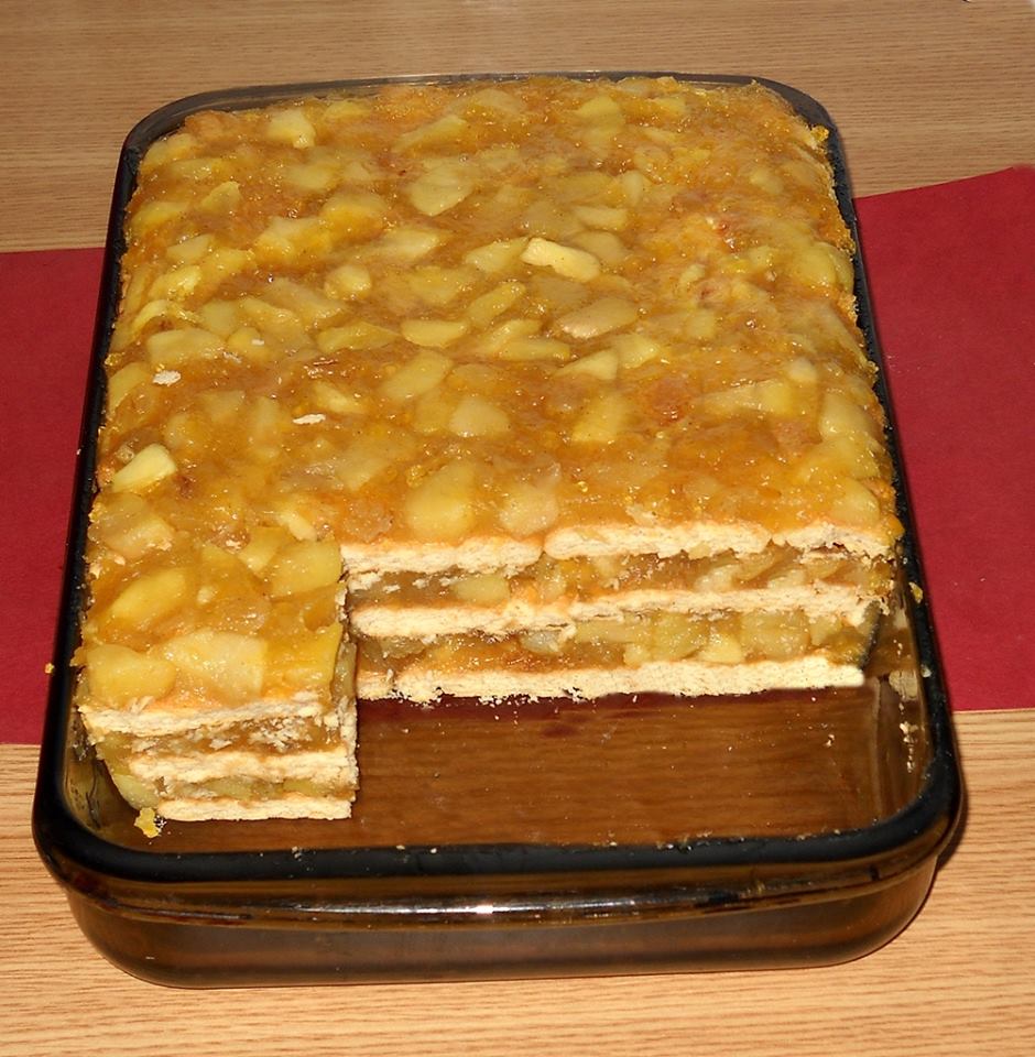 Desert prajitura cu mere, biscuiti si budinca (fara coacere)