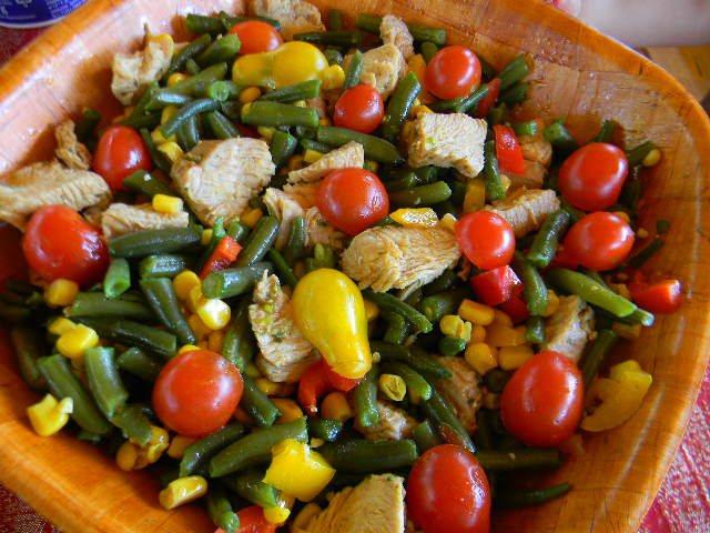 Salata de fasole verde cu piept de curcan