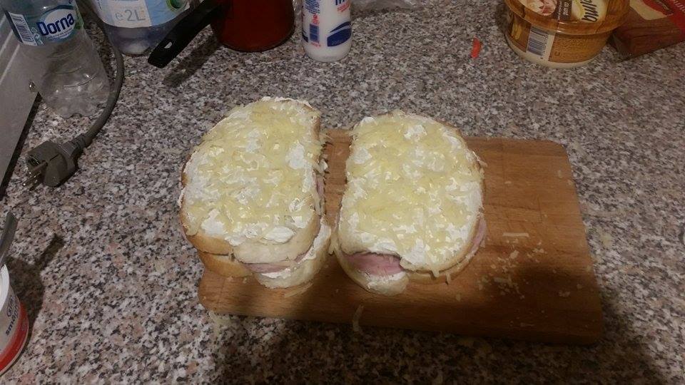 Sandwich-uri calde la cuptor