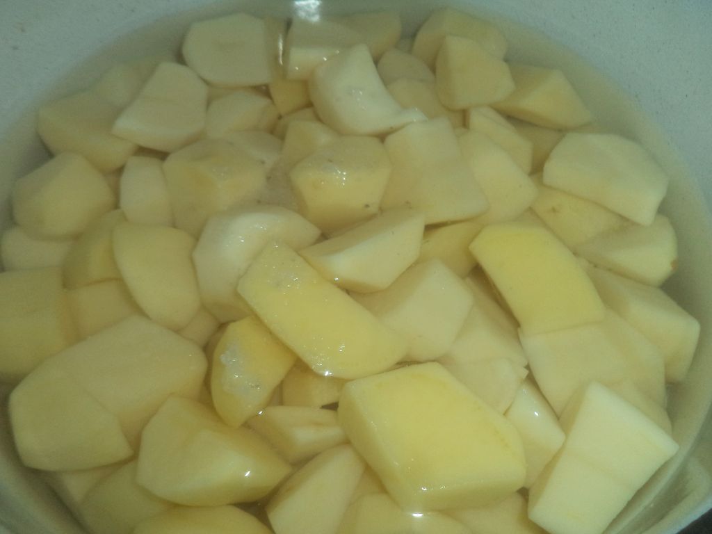 Ciuperci de roua in sos de smantana cu piure de cartofi