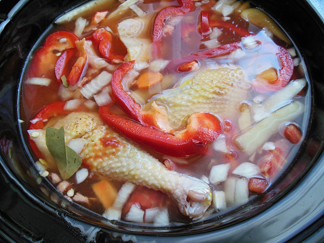 Pui de tara cu legume la slow cooker Crock-Pot 4,7 L