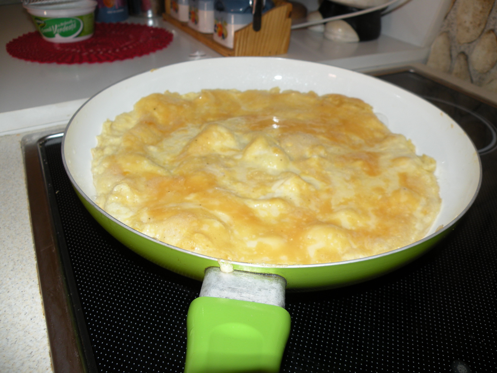 Rulada de omleta cu crema de branza Delaco