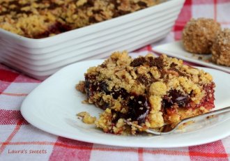 Crumble cu prune si caramel
