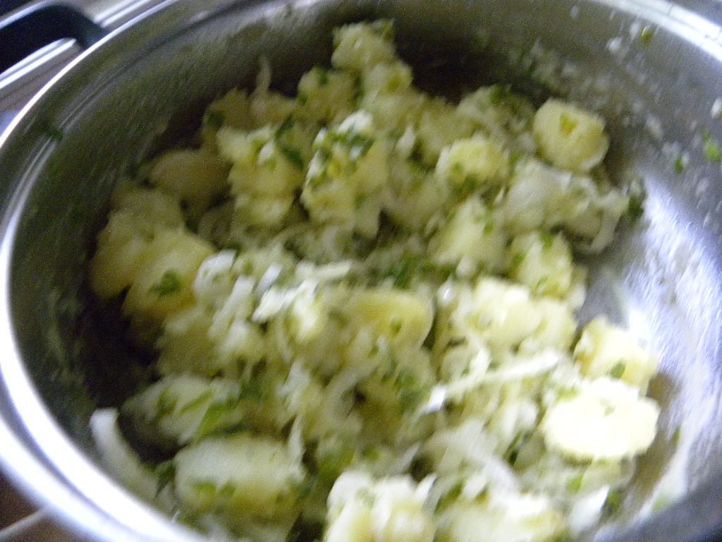 Salată caldă cu cartofi