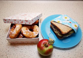 Sandvici cu ou si gogosi aromate pentru micul dejun