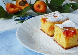Prajitura cu caise si iaurt